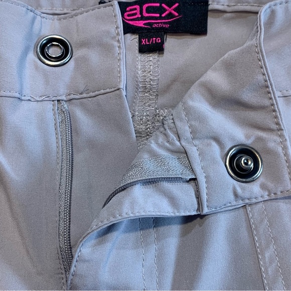 SALE!! Convertible pant with lots of pockets - Picture 8 of 11